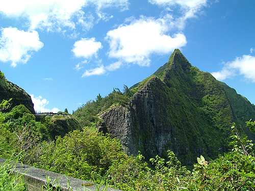 The Pali from the lower trail. Pali Lookout - Oahu, Hawaii